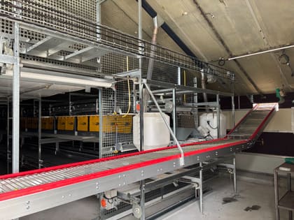 Équipement Landmeco installé dans un élevage de poules